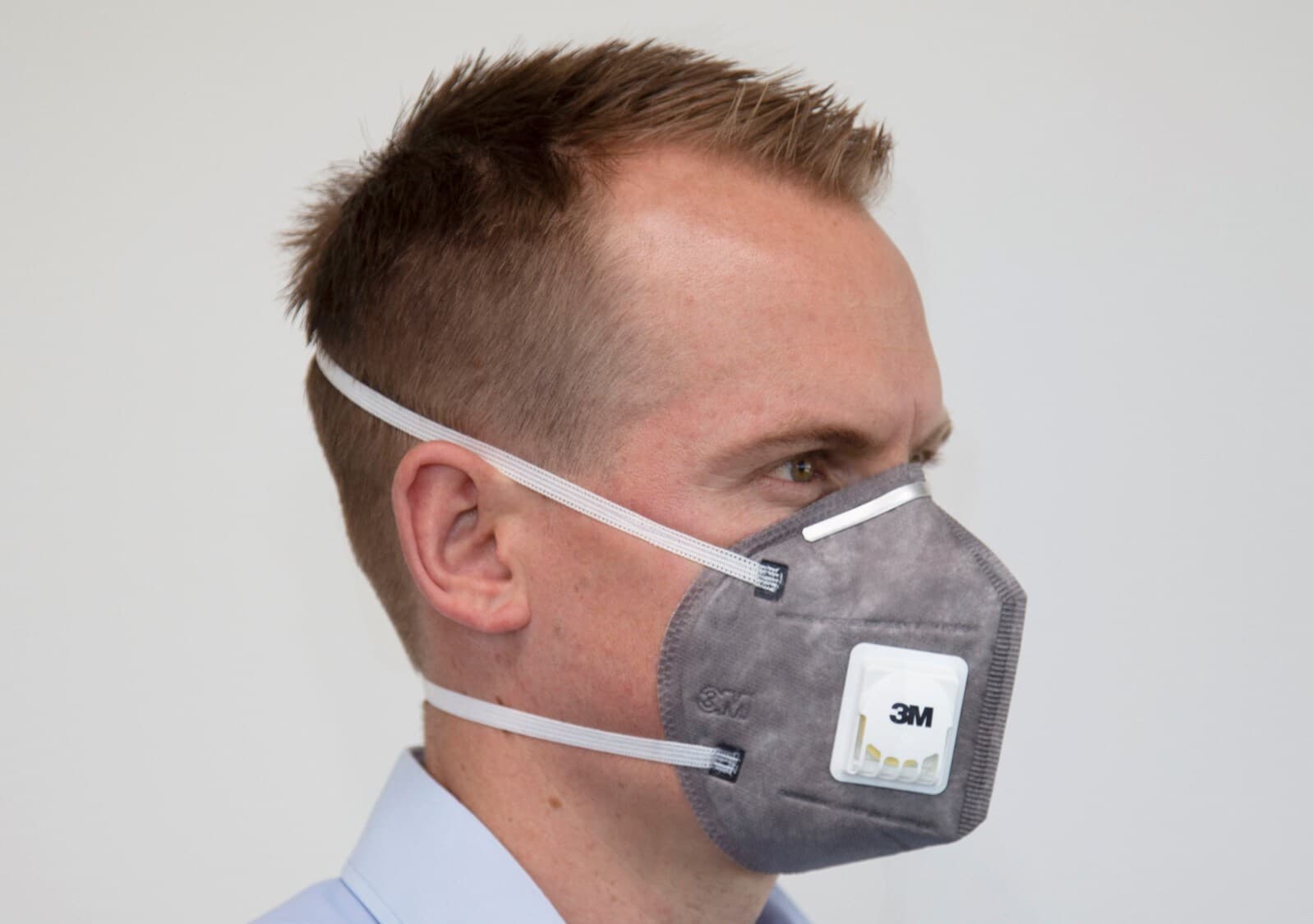 3M™ Flat Fold Particulate Respirator 9542V, P2, Valved, with Nuisance Level* Organic Vapour Relief, 20/Box_1