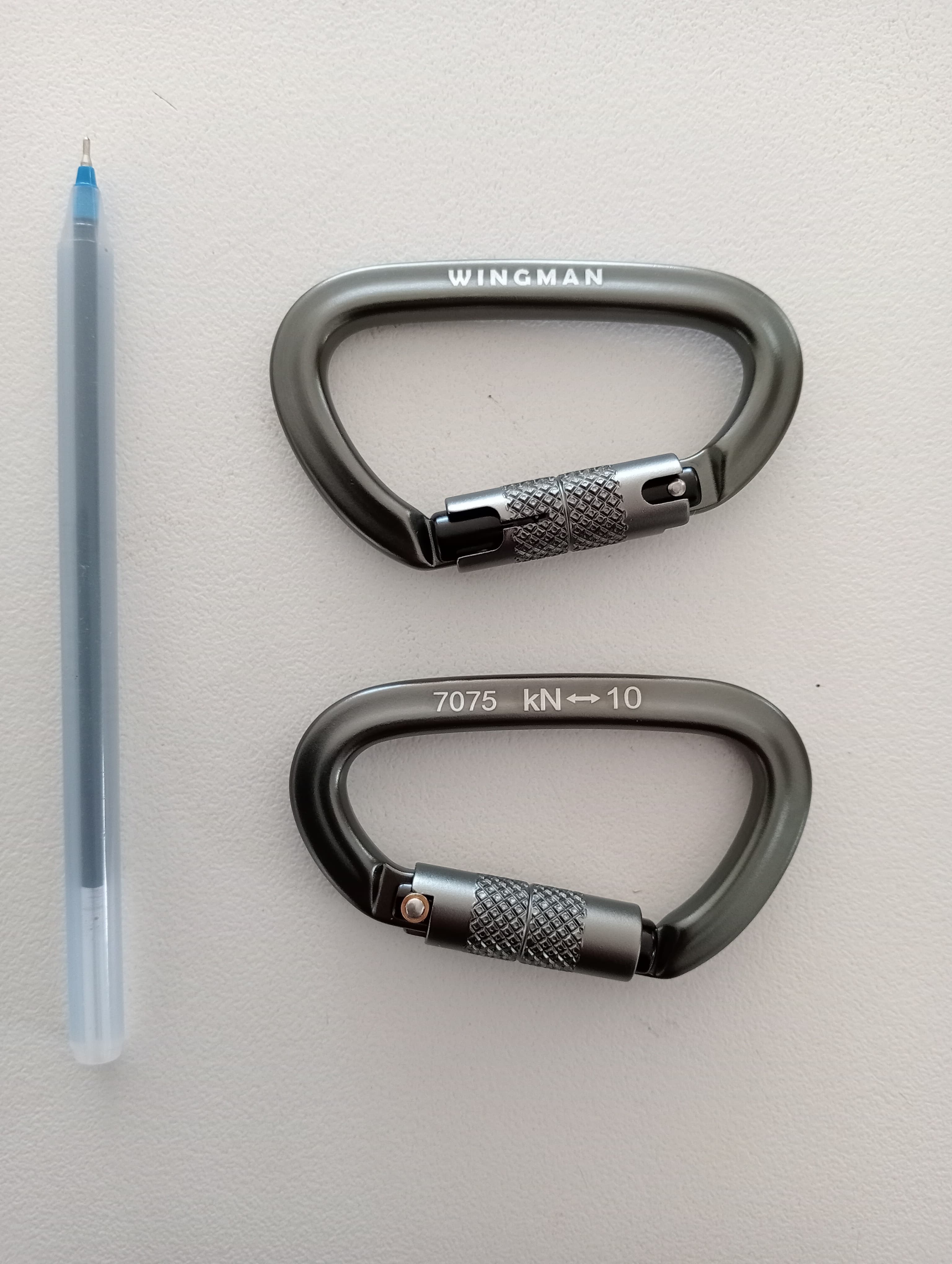 Wingman Pair of carabiners